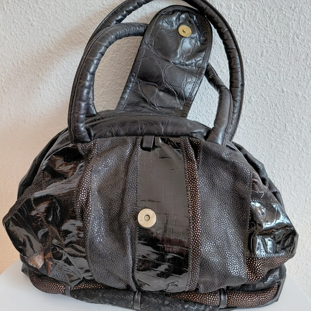Vintage 1980s Park Avenue Int ? Black Gold Leather Fabrick Handbag Purse .